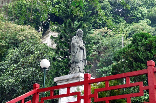 Confucius at the school near Causeway Bay