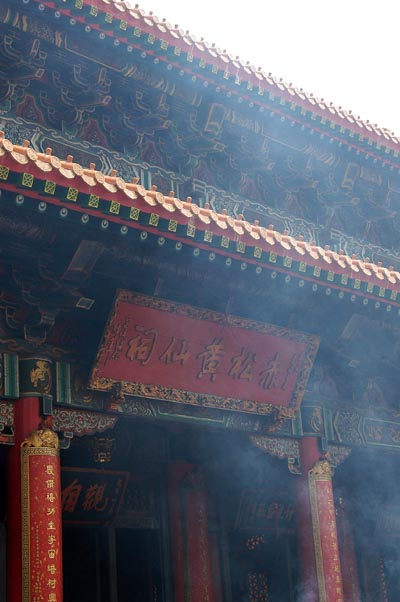 Burning insence, Wong Tai Sin Temple