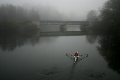 u40/canon_300d/medium/26125760.RowertowardsbridgeNPN.jpg