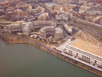u40/coaster/medium/40190851.TheWatergateandKennedyCenter.jpg