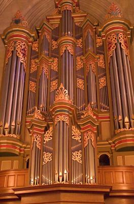 u40/cslr_challenge/medium/39297700.organ.jpg