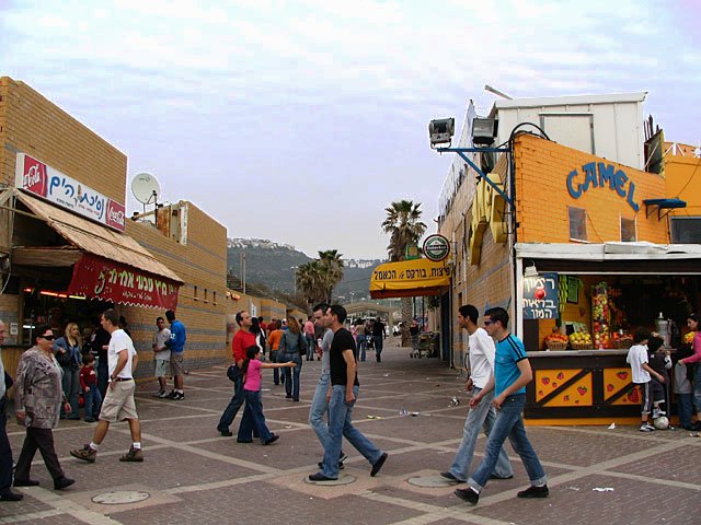 <b>Promenade *</b>