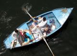 Vendeurs devant notre bateau le Lady Diana