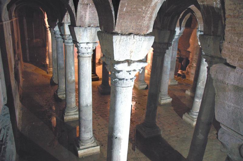 Binbirdirek cistern
