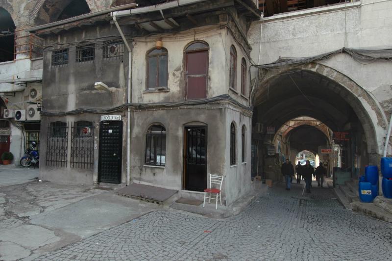 Vezir Hani exit