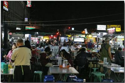 Evening food stalls along Chaiyapoom Rd.