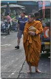 Monk waitng for breakfast - Bangrak, Bangkok