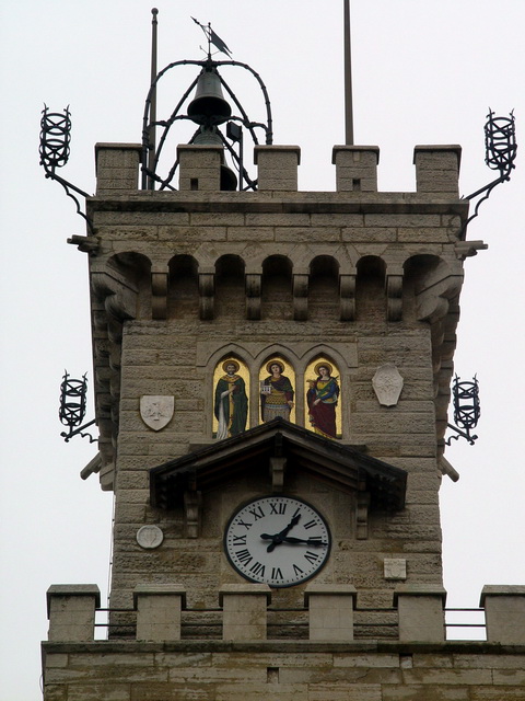 Palazzo Pubblico, Piazza della Liberta