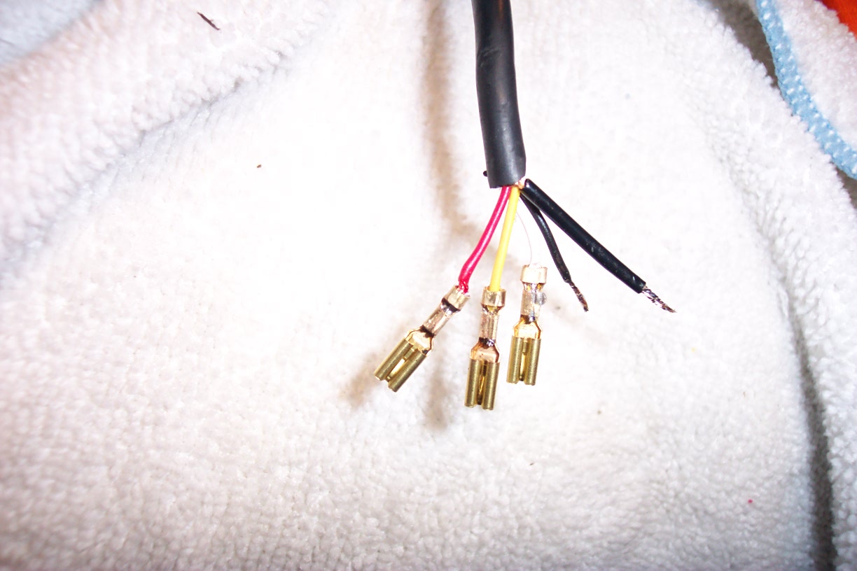 Next you have to connect the Hitachi connector pins to each wire, I also covered the shield with some black heat shrink tubing