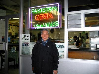 u40/fsl/medium/26130089.PakistanTeaHouseneonsign21604.jpg