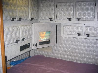 Bed 2.jpg