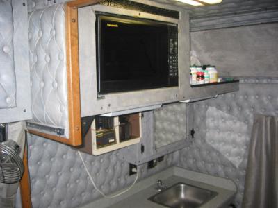 kitchen 2.jpg