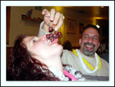 u40/hlsweeney/medium/40145838.021805_Sharon_Tracy_GRAPES.jpg