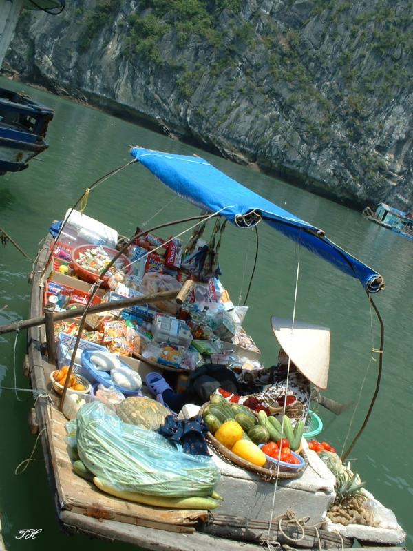 Floating grocery store-Ha Long bay