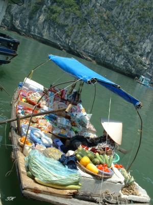 Floating grocery store-Ha Long bay