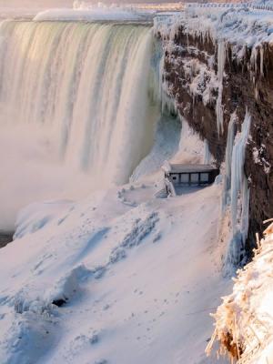 Snow and ice Niagara falls