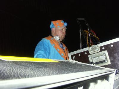 573uak200430.jpg