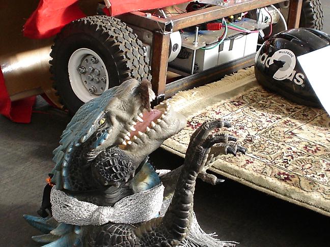 whoa! a flying carpet robot? niiiiice!