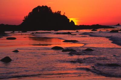 INCOMING TIDE AT CAPE ALAVA