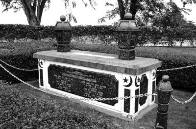 Grave of Yusof Ishak