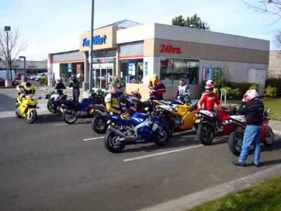 u40/liv2day/medium/26260206.groupatchevron.jpg