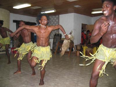 Accra - Shangri La Hotel - Dancers