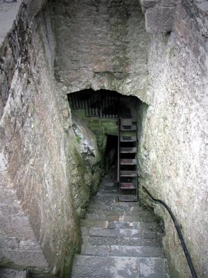 Cahir Castle _down into..the dungeon???