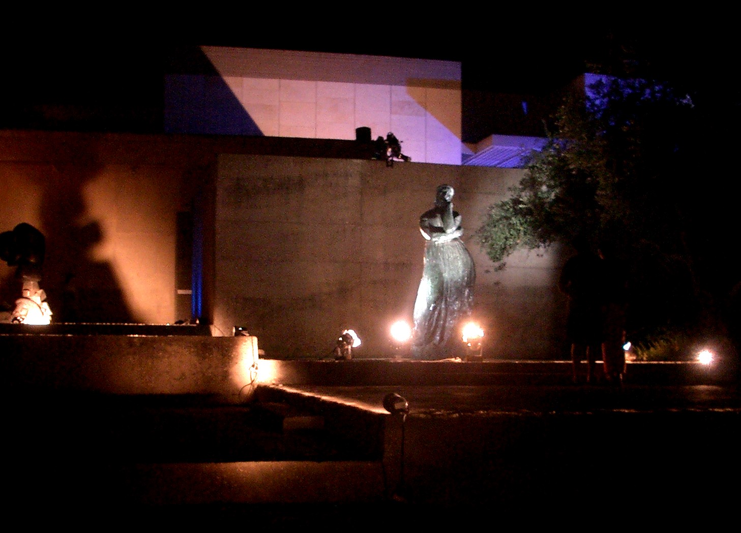 Jerusalem museum garden - at night