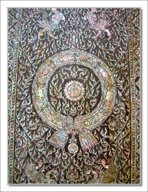 Wat Ratchabopit-Mother of pearl inlay on a door