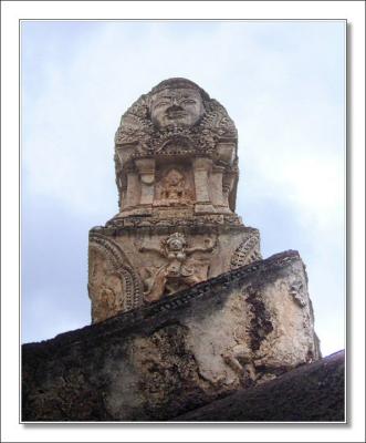 Wat Pra Si Mahathat Chaliang-Temple Gate