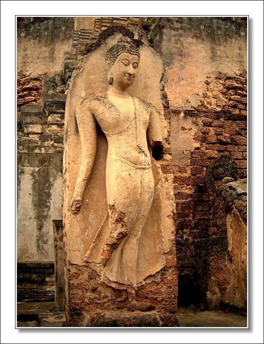 Wat Pra Si Mahathat Chaliang-Walking Buddha