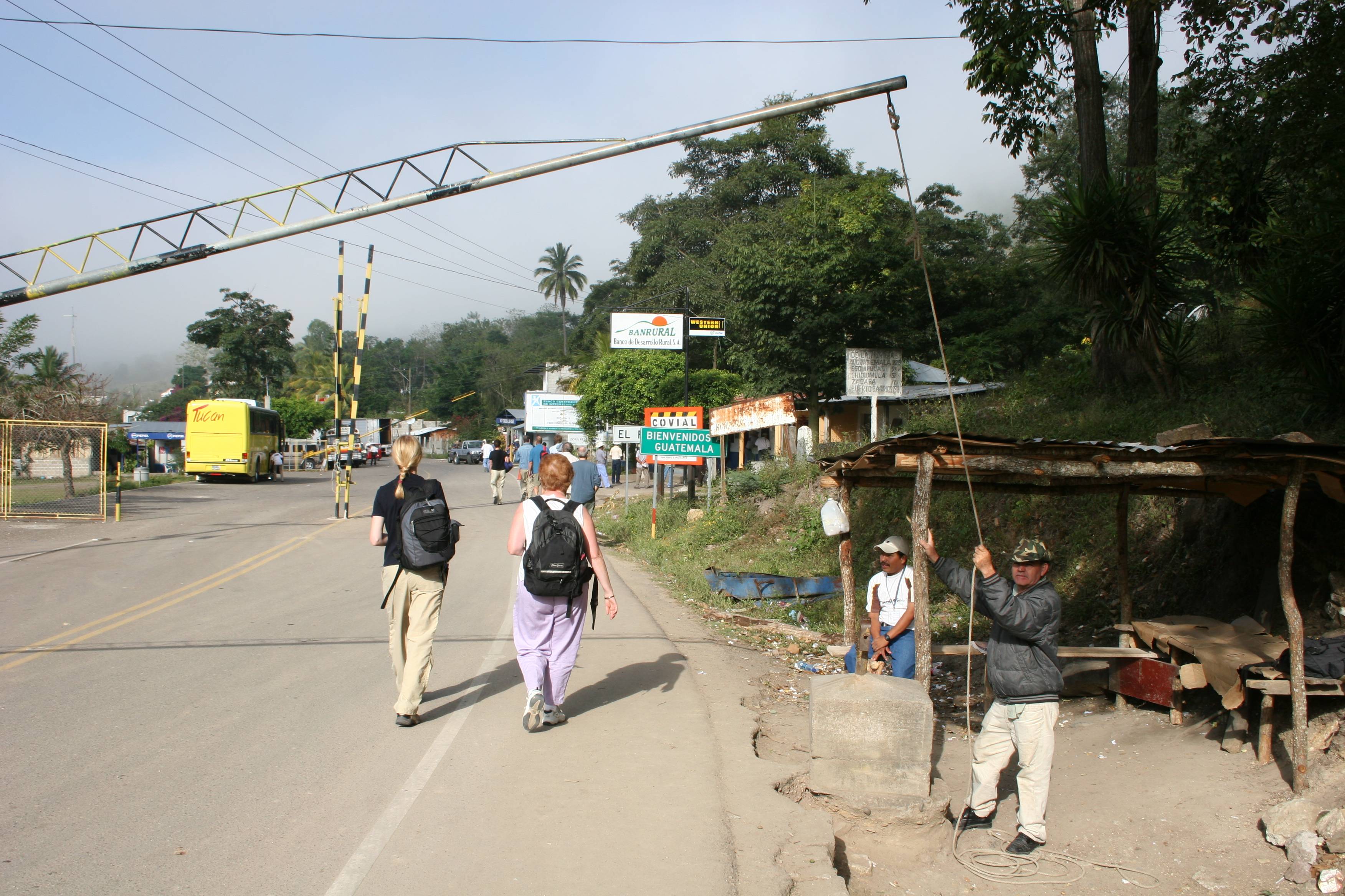 crossing border from Honduras to Guatemala - very relaxed affair