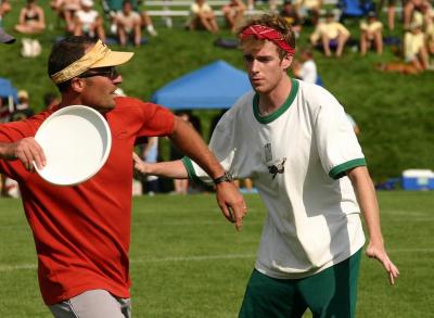 Jeff VS looks past Pieter marking