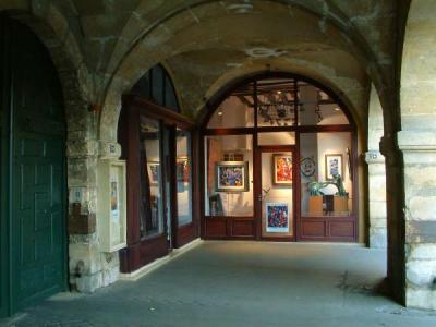 Gallery, Place des Vosges