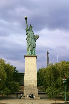 Statue de la Libertéon l'île des Cygnes