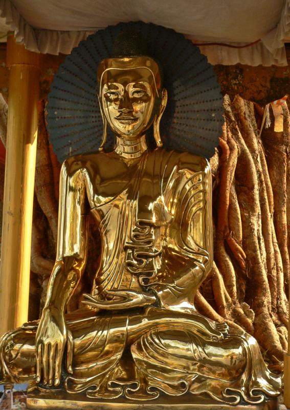 Golden Buddha at Shwedagon, Yangon, Myanmar, 2005