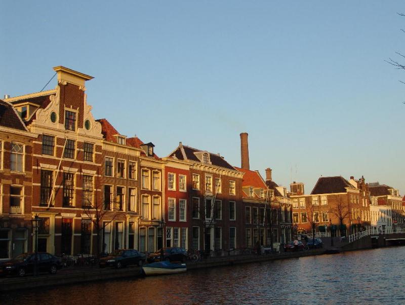 Late sunlight over Oude singel