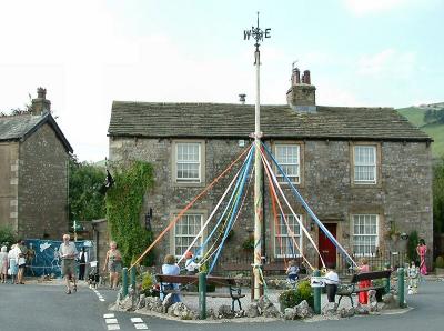 Maypole 1