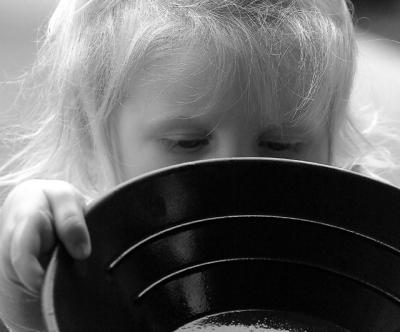 Tot panning for gold