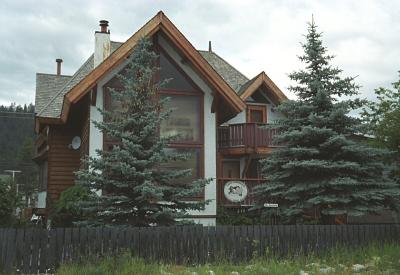 u40/sjseto/medium/32610499.CanadianRockies200420040727_01chaletpatricia.jpg