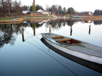 boat_and_houses_reflecting.JPG