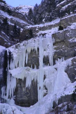 u40/tim32225/medium/26156726.IceClimbing_8573i70.jpg