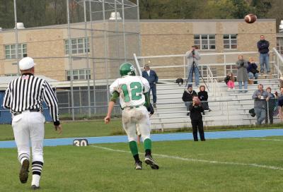 Luke Daly throwing the ball