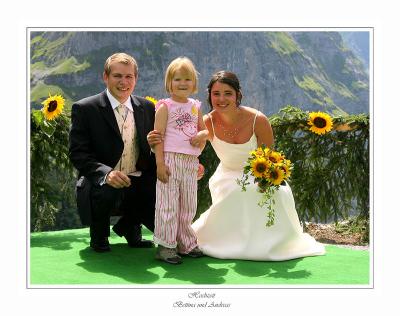 Brautpaar mit Blumen-Mdchen