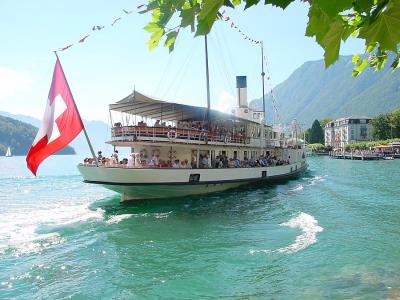 Dampfschiff auf dem Weg nach Fluelen