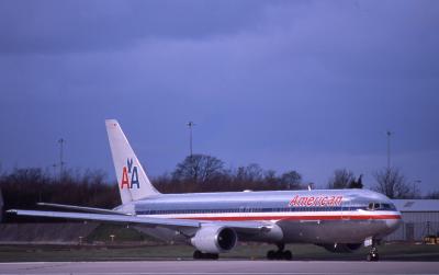 N AA American Airlines B767-300.jpg