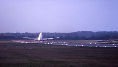 u41/airpaul/medium/26498232.9MMalaysianB747400Stongcrosswind.jpg