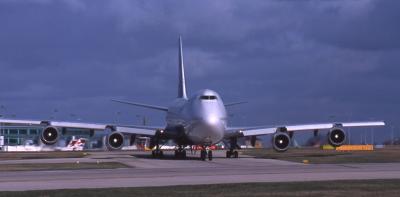 AP- PIA B747-200.jpg