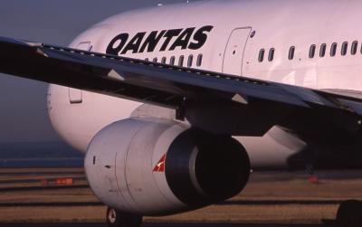 VH-     Qantas B767  Alice Springs.jpg