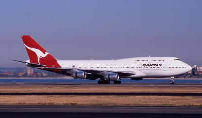 VH-EBX  Qantas B747-300.jpg